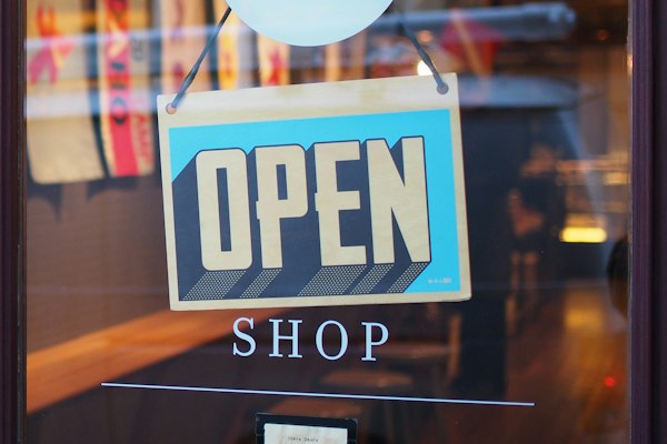 Retail & E-Commerce
